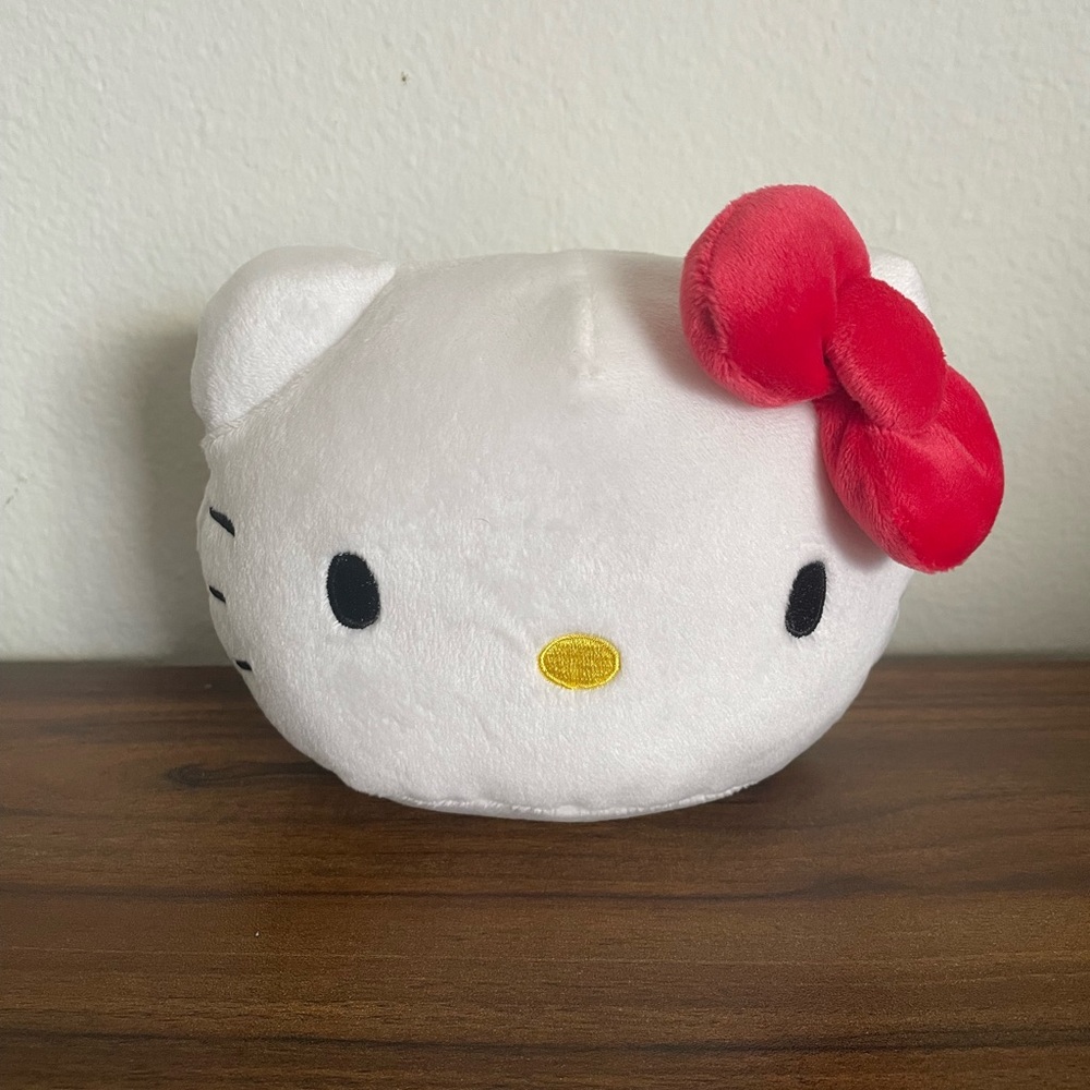 BRAND NEW 4.7 Inch Hello Kitty Sanrio Head Plushie Super Soft NWT